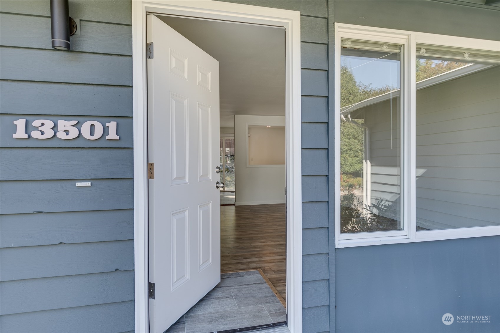 13501 Southeast 161st Place Renton, WA 98058 - Photo 2 of 21 Gallery Image 2
