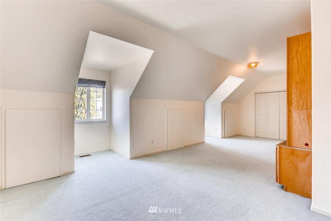 1825 Northeast 25th Place Renton, WA 98056 - Photo 17 of 25