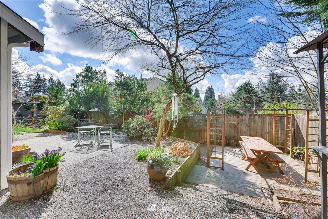 1825 Northeast 25th Place Renton, WA 98056 - Photo 23 of 25