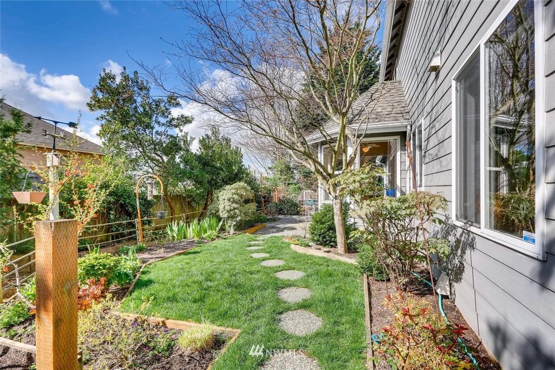 1825 Northeast 25th Place Renton, WA 98056 - Photo 25 of 25