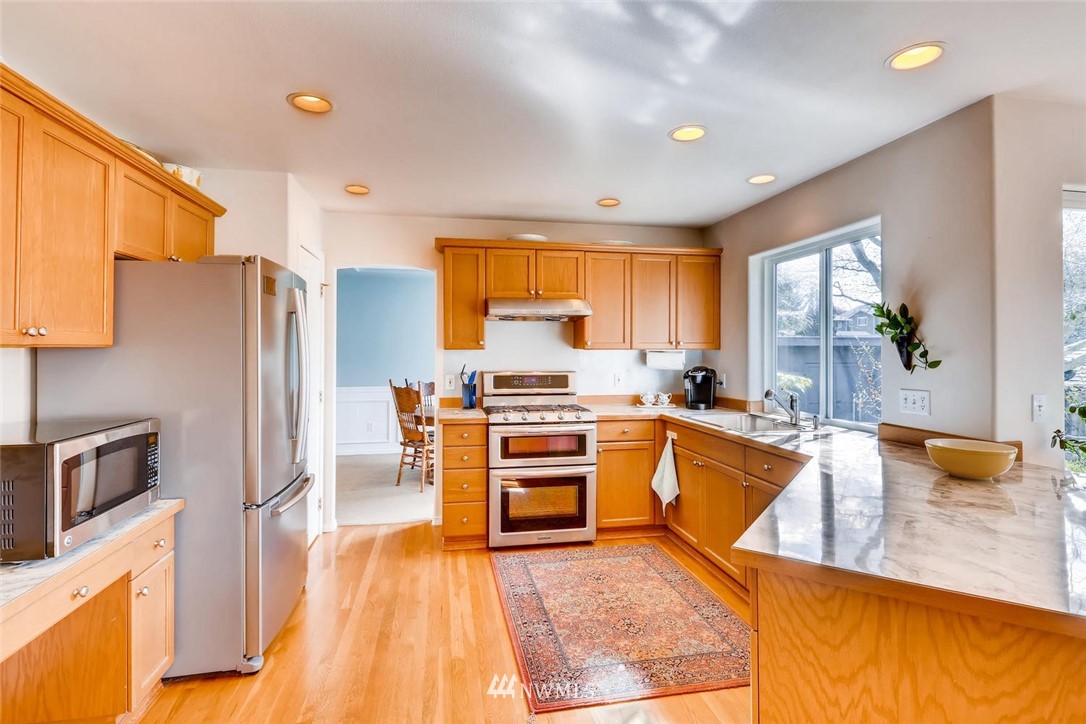 1825 Northeast 25th Place Renton, WA 98056 - Photo 6 of 25
