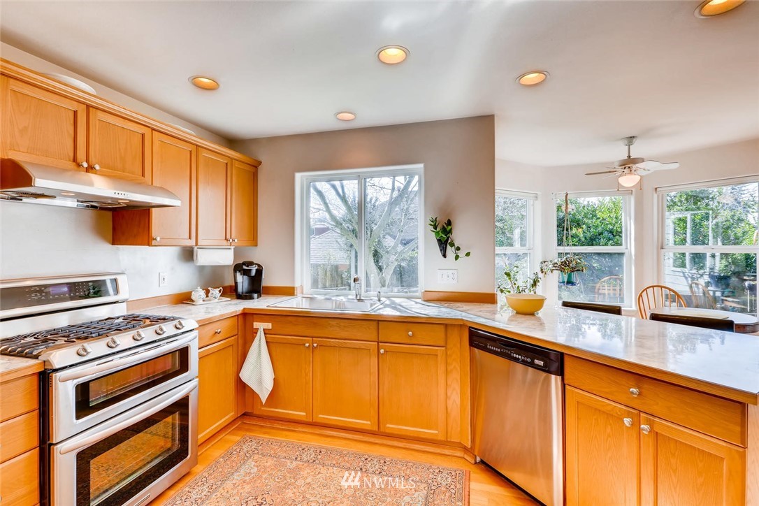 1825 Northeast 25th Place Renton, WA 98056 - Photo 7 of 25