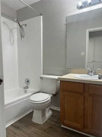 $1,725 | 5724 Signal Point, Austin, TX 78724