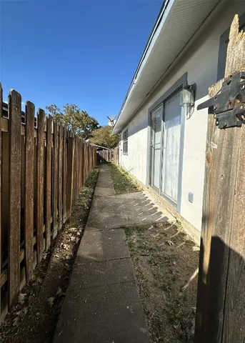 $1,725 | 5724 Signal Point, Austin, TX 78724