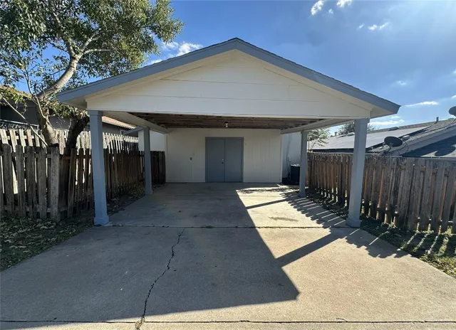 $1,725 | 5724 Signal Point, Austin, TX 78724