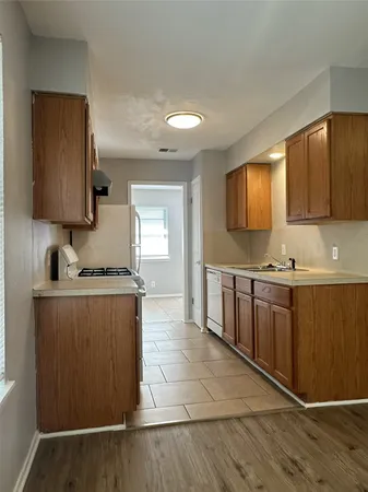 $1,695 | 5724 Signal Point, Austin, TX 78724