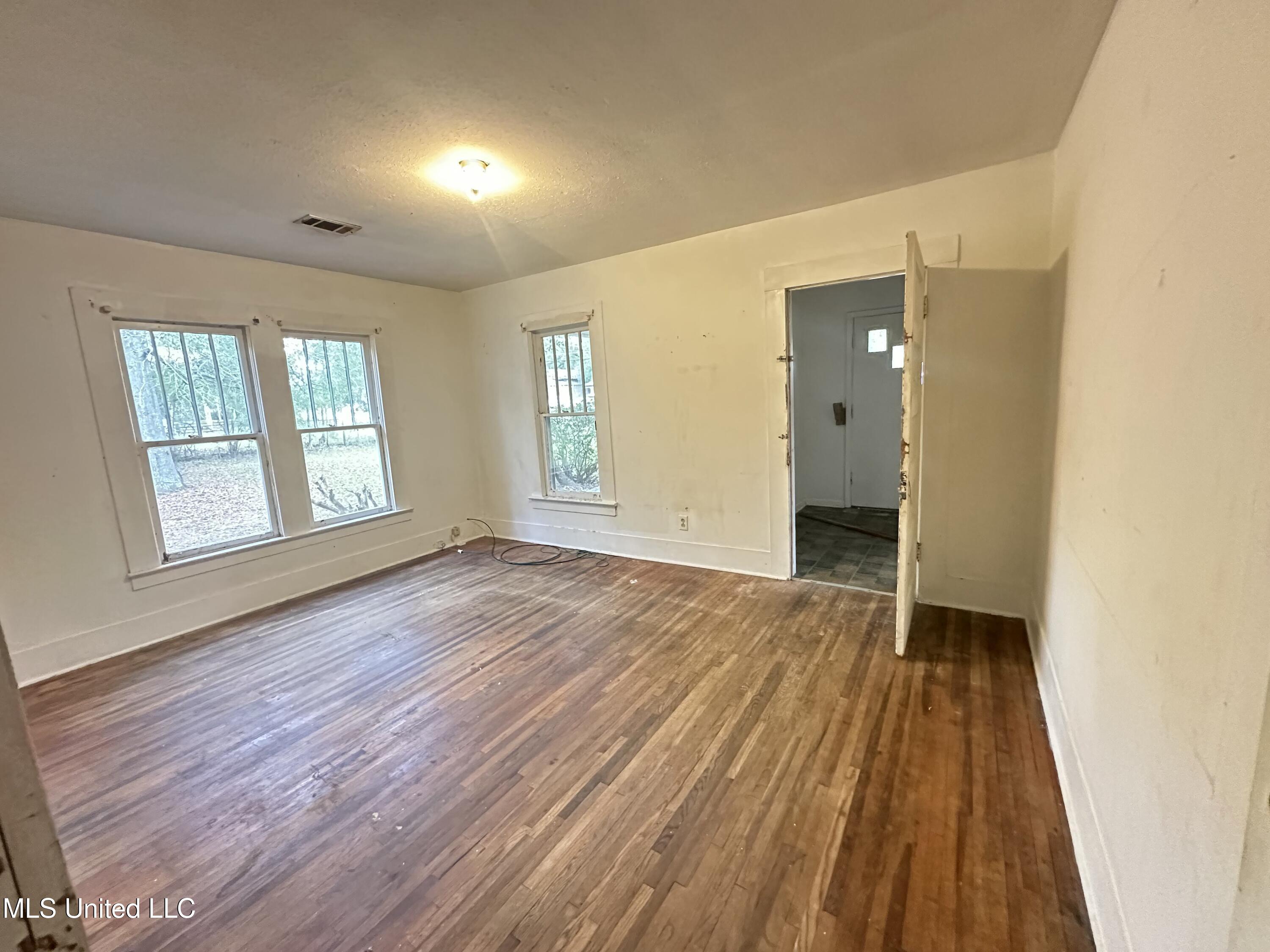 429 1st Avenue Northeast Magee, MS 39111 - Photo 3 of 19 tempImageNPCMlx