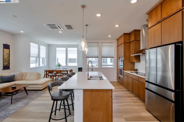 $975,000 | 2885 Tradewind Drive, Alameda, CA 94501