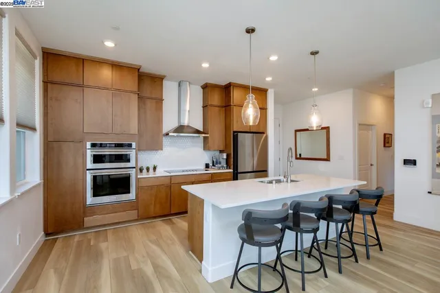 $975,000 | 2885 Tradewind Drive, Alameda, CA 94501
