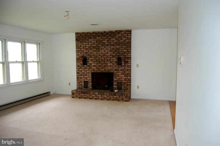 31821 River Road Millington, MD 21651 - Photo 12 of 20 Living Room