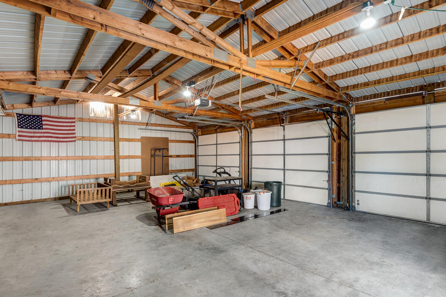 14075 Southwest Chickadee Road Terrebonne, OR 97760 - Photo 26 of 38 3 car garage