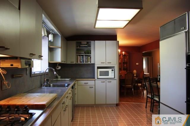 2 Packard Road East Brunswick, NJ 08816 - Photo 6 of 21 Gallery Image 6