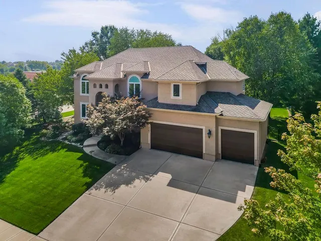 $794,000 | 5501 West 146th Street, Overland Park, KS 66223