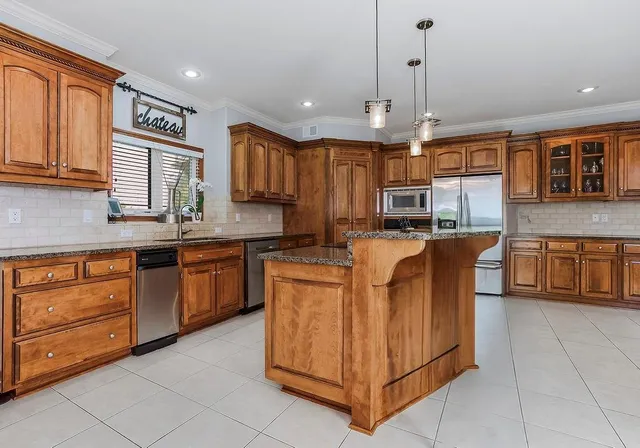 $794,000 | 5501 West 146th Street, Overland Park, KS 66223