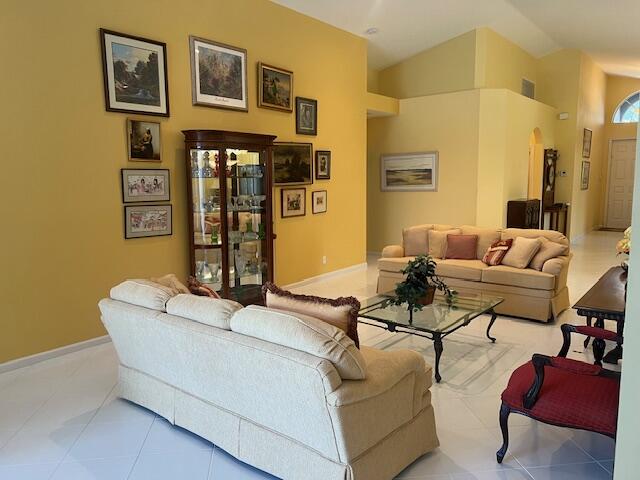 10036 Diamond Lake Road Boynton Beach, FL 33437 - Photo 4 of 20 the living room