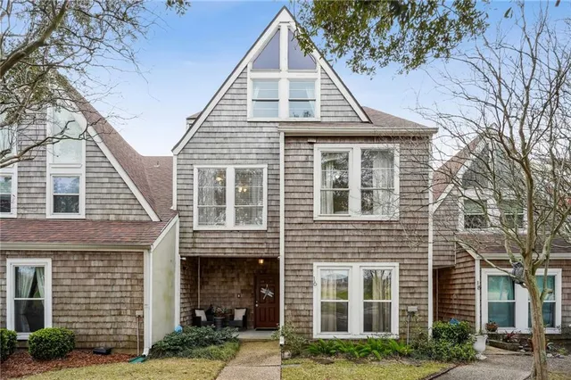 $395,000 | 16 Mariners Cove North, New Orleans, LA 70124