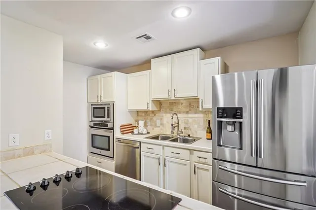 $395,000 | 16 Mariners Cove North, New Orleans, LA 70124