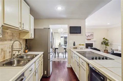 $395,000 | 16 Mariners Cove North, New Orleans, LA 70124