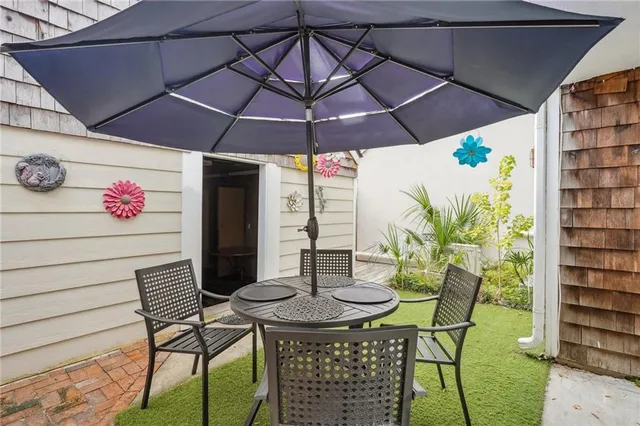 $395,000 | 16 Mariners Cove North, New Orleans, LA 70124