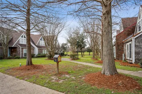 $395,000 | 16 Mariners Cove North, New Orleans, LA 70124