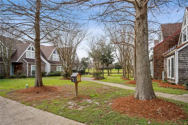 $395,000 | 16 Mariners Cove North, New Orleans, LA 70124