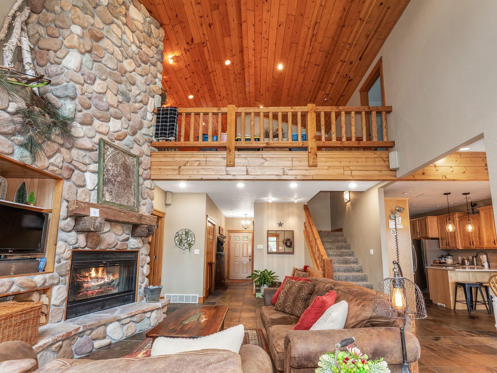 4159 Bucktail Lane Rhinelander, WI 54501 - Photo 4 of 64 Gallery Image 4