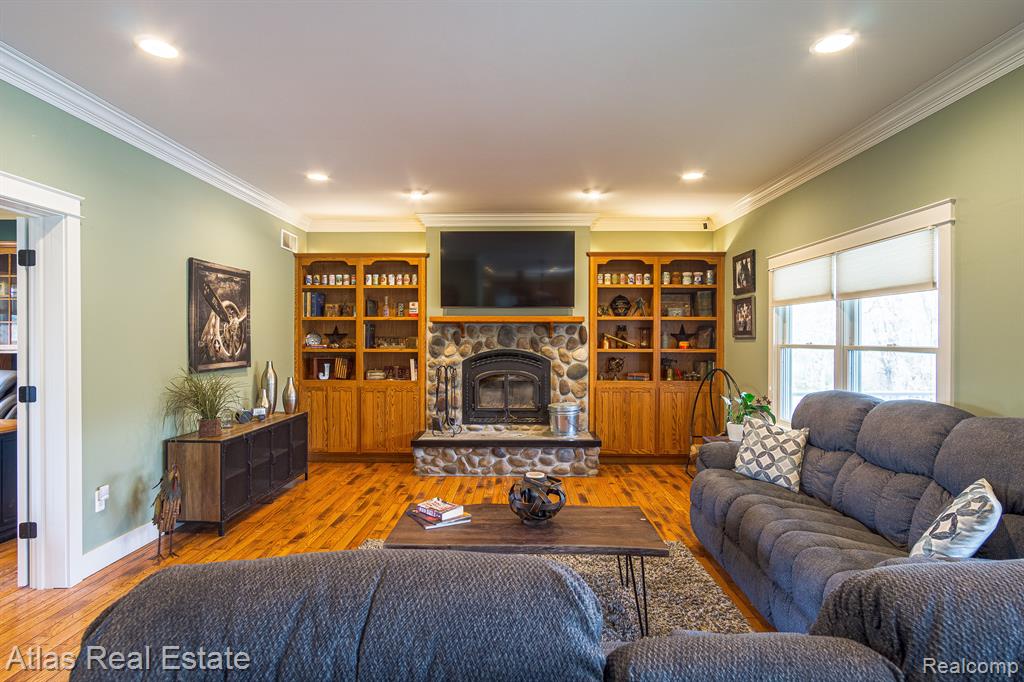 2716 Lake George Road Leonard, MI 48367 - Photo 35 of 98