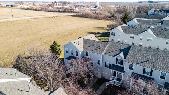 $205,000 | 1526 Grand Drive, Unit 5, DeKalb, IL 60115