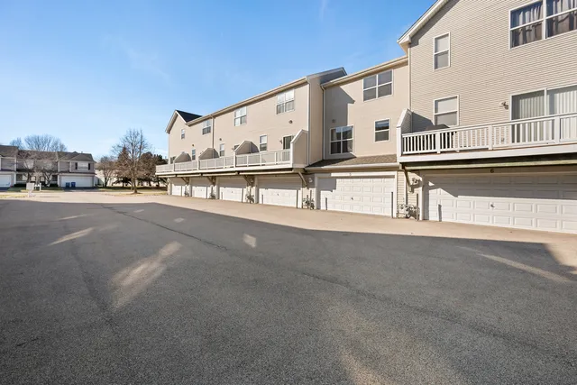 $205,000 | 1526 Grand Drive, Unit 5, DeKalb, IL 60115