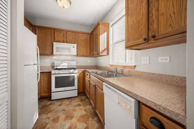 $205,000 | 1526 Grand Drive, Unit 5, DeKalb, IL 60115