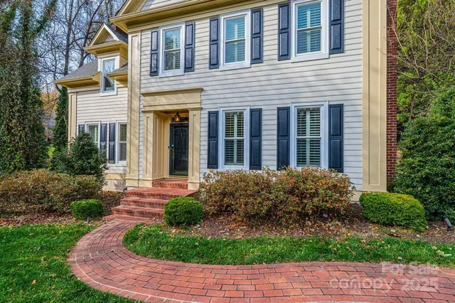 $925,000 | 560 20th Ave Court Northwest, Hickory, NC 28601