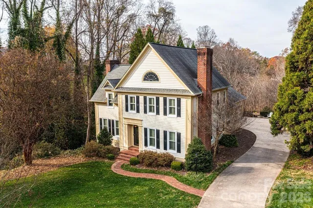 $889,000 | 560 20th Ave Court Northwest, Hickory, NC 28601