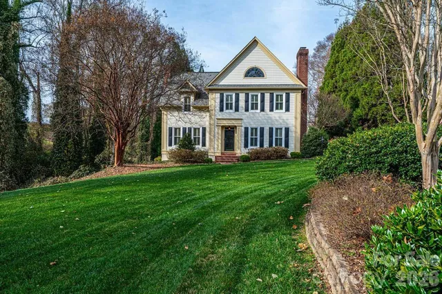 $889,000 | 560 20th Ave Court Northwest, Hickory, NC 28601