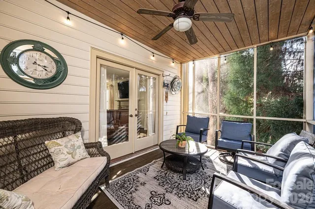 $889,000 | 560 20th Ave Court Northwest, Hickory, NC 28601