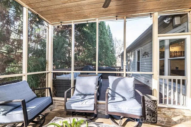 $889,000 | 560 20th Ave Court Northwest, Hickory, NC 28601