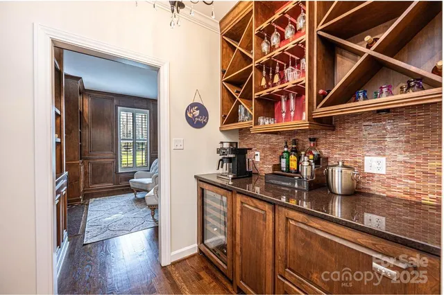 $925,000 | 560 20th Ave Court Northwest, Hickory, NC 28601