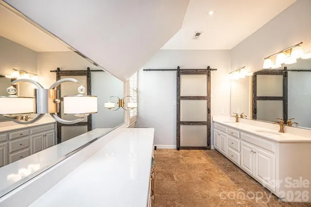 $889,000 | 560 20th Ave Court Northwest, Hickory, NC 28601