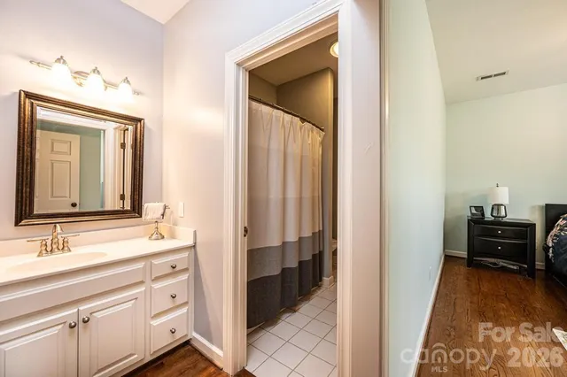 $889,000 | 560 20th Ave Court Northwest, Hickory, NC 28601