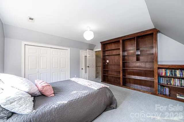 $889,000 | 560 20th Ave Court Northwest, Hickory, NC 28601