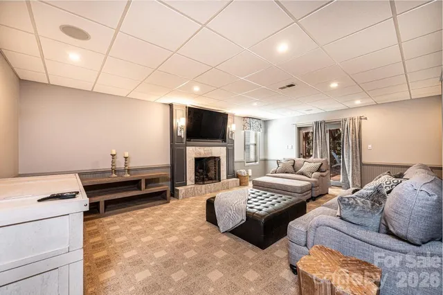 $889,000 | 560 20th Ave Court Northwest, Hickory, NC 28601