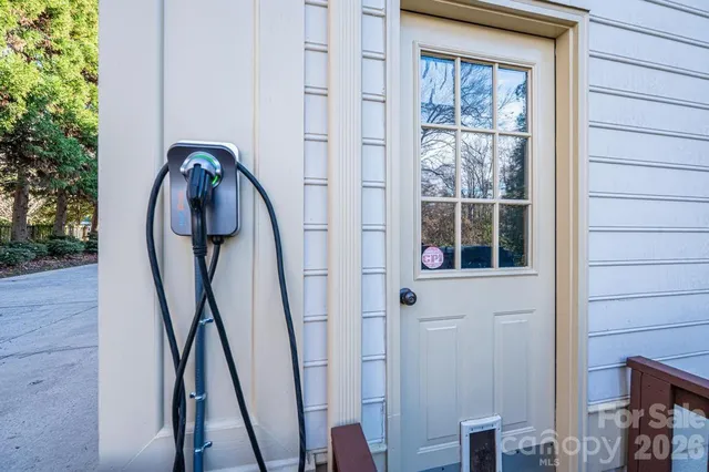 $889,000 | 560 20th Ave Court Northwest, Hickory, NC 28601