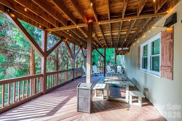 $889,000 | 560 20th Ave Court Northwest, Hickory, NC 28601