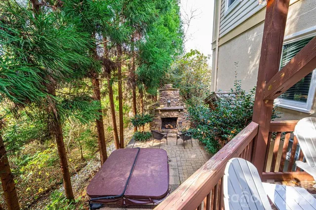 $889,000 | 560 20th Ave Court Northwest, Hickory, NC 28601