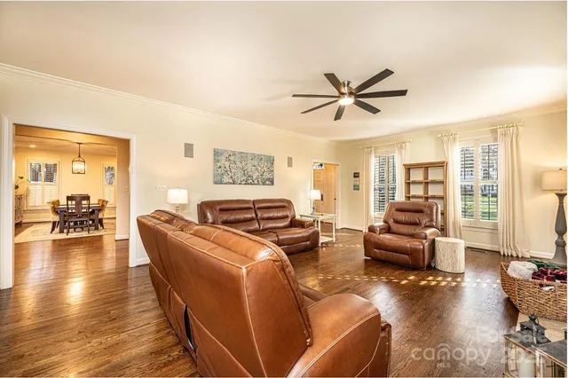 $925,000 | 560 20th Ave Court Northwest, Hickory, NC 28601