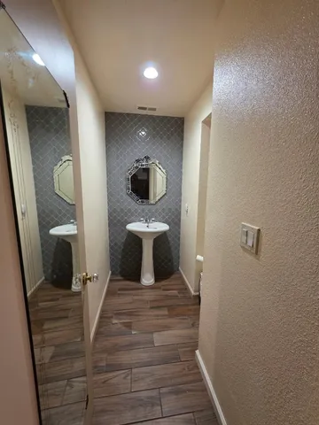 a very nice looking room with a chair