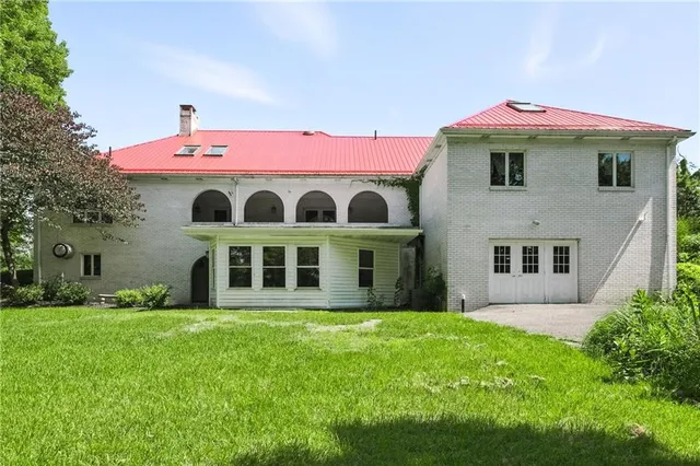 a front view of house with yard