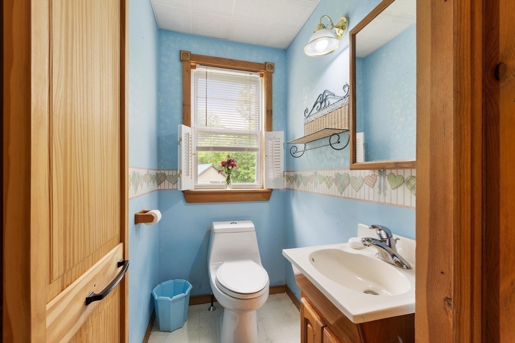 8 Benjamin Road Shirley, MA 01464 - Photo 11 of 28