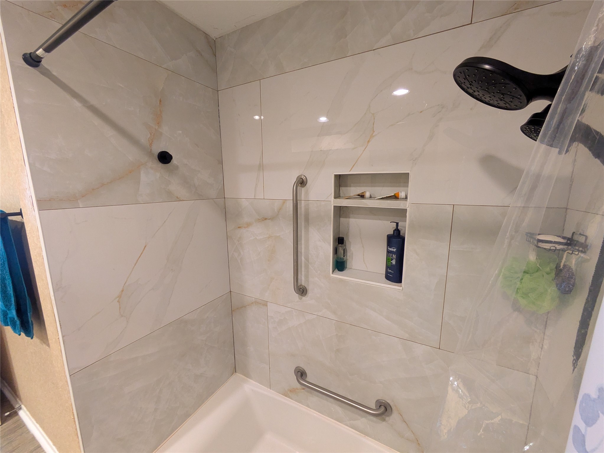 9222 Symphonic Lane Houston, TX 77040 - Photo 18 of 33 Recently Remodelled Guest Bath
