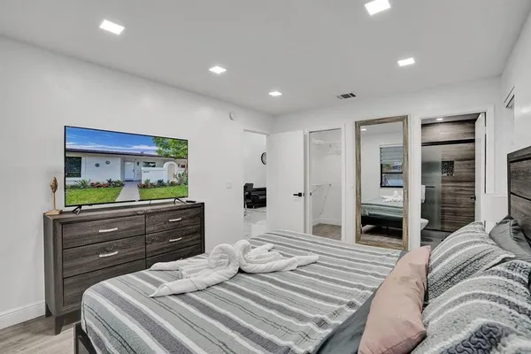 $3,800 | 5434 Southwest 25th Avenue, Dania Beach, FL 33312