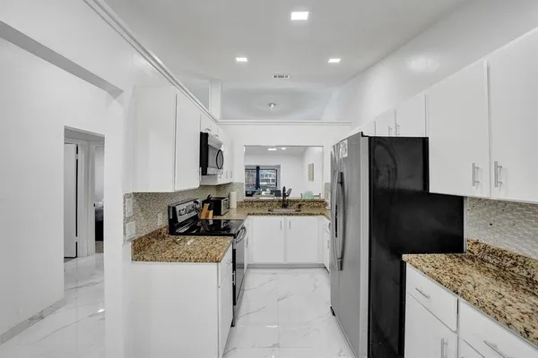 $3,800 | 5434 Southwest 25th Avenue, Dania Beach, FL 33312